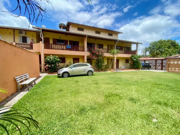 Imagem Oportunidade Única para Seu Negócio: 7 Apartamentos Comerciais com 16 Quartos, 7 Salas, e Piscina!