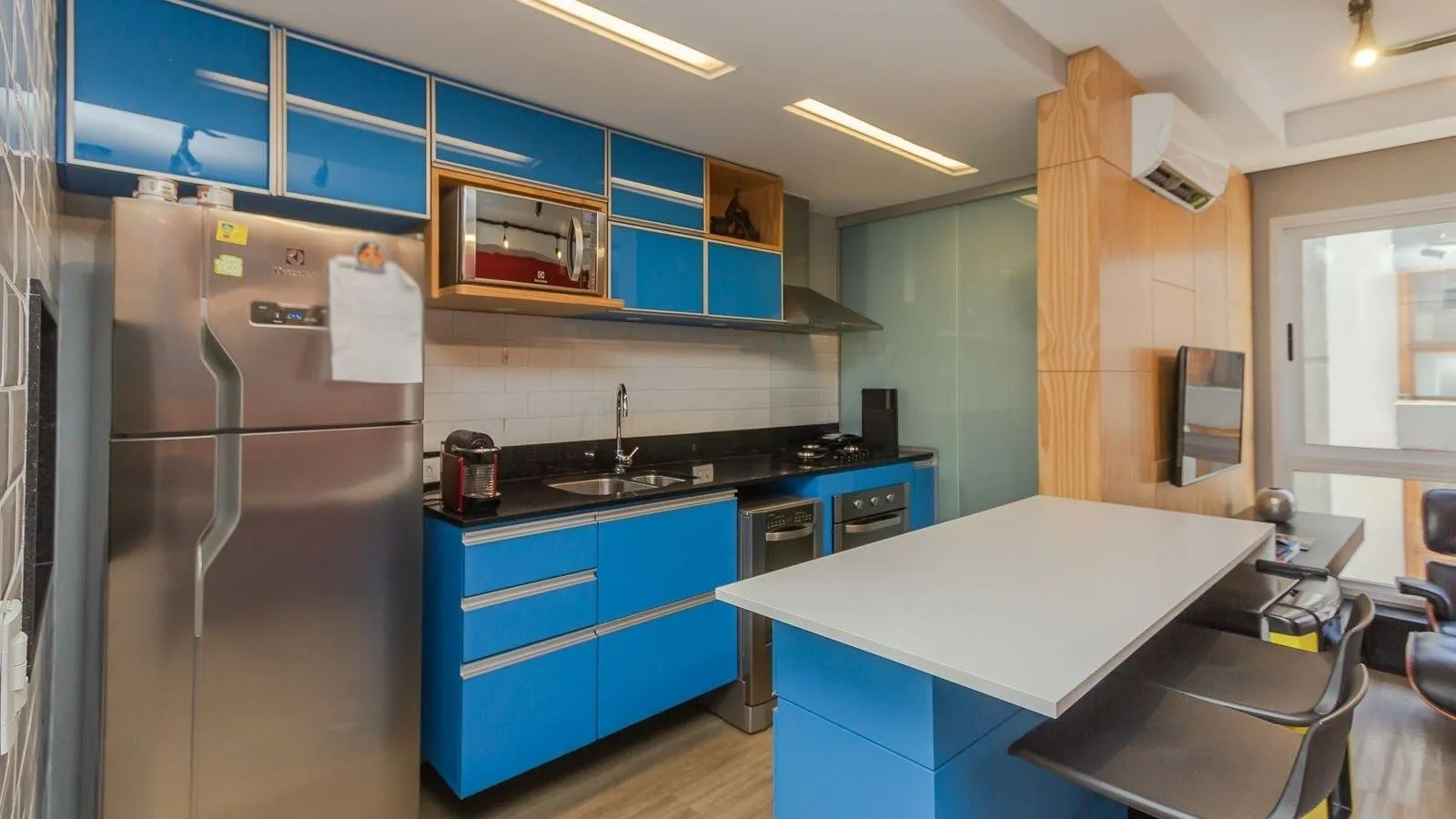 Imagem Apartamento 2 dormitórios, 1 suíte, 2 vagas, Petrópolis, Porto Alegre.