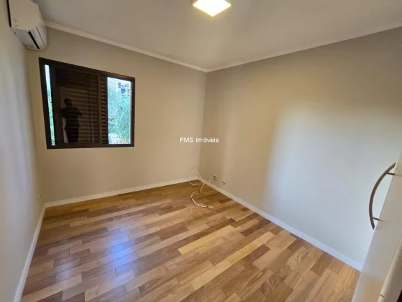 Imagem Apartamento à venda em Moema, com 3 quartos sendo1 suíte, 3 banheiros, 2 vagas, 130m² de área.