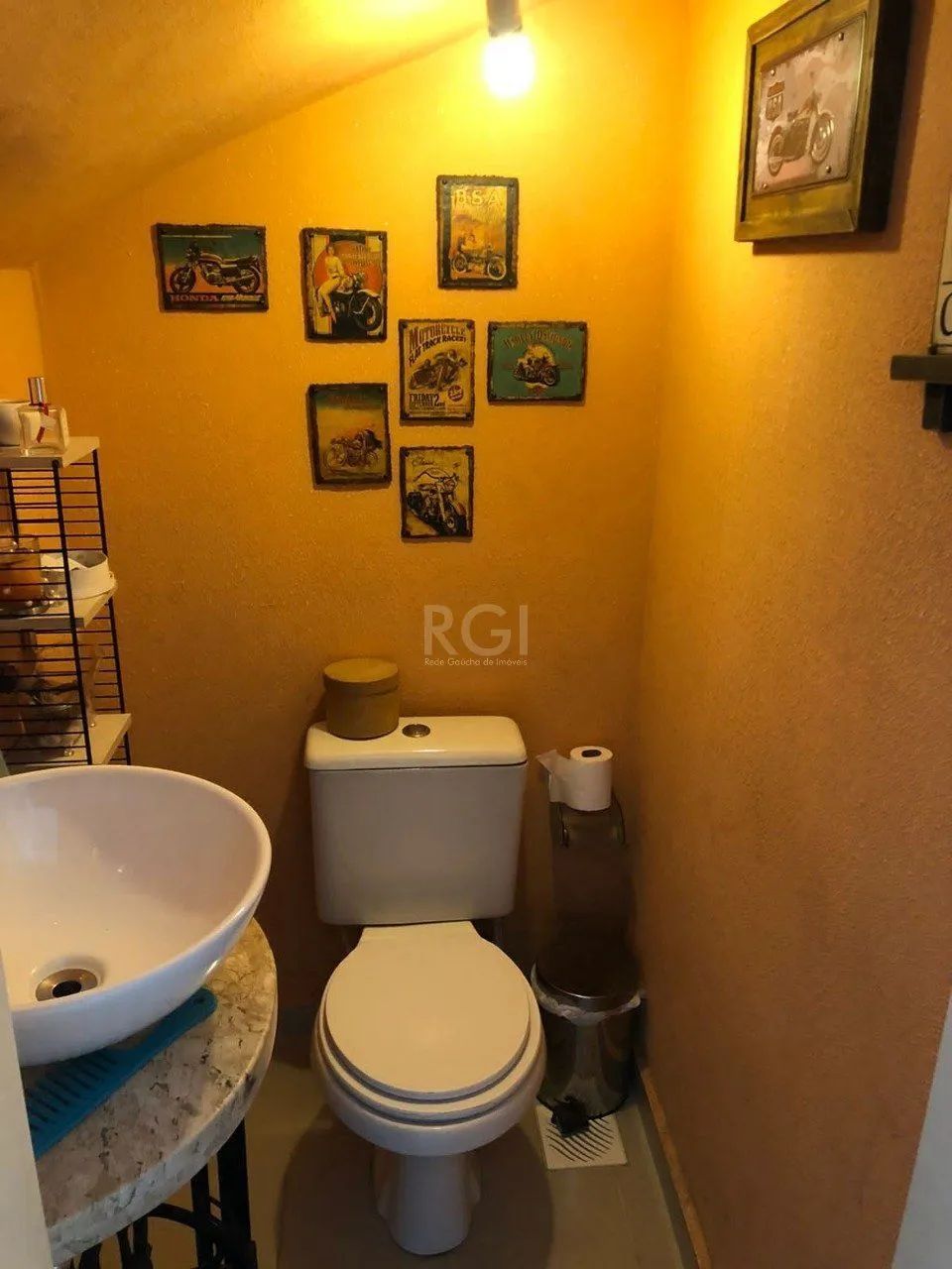 Imagem Casa com 3 dormitórios 2 suítes, área gourmet, vaga de estacionamento, Guarujá, Porto Alegre RS
