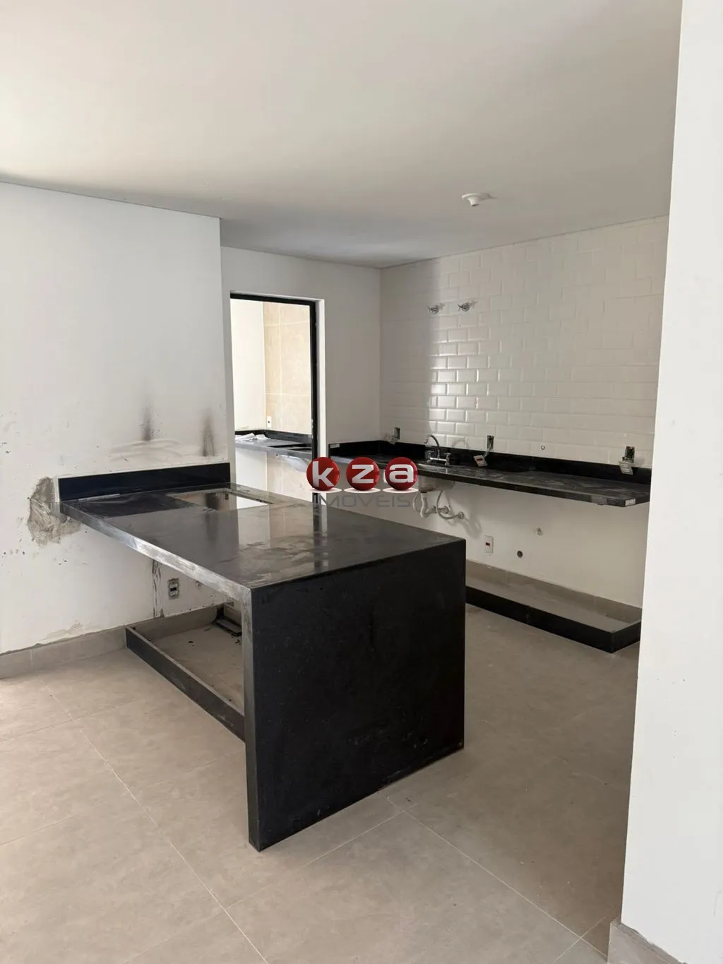 Imagem Casa de Vila à venda Próximo ao Colégio Porto Seguro em Valinhos-SP, 3 suítes, 2 salas, 4 banheiros, 2 vagas de garagem, 141m².