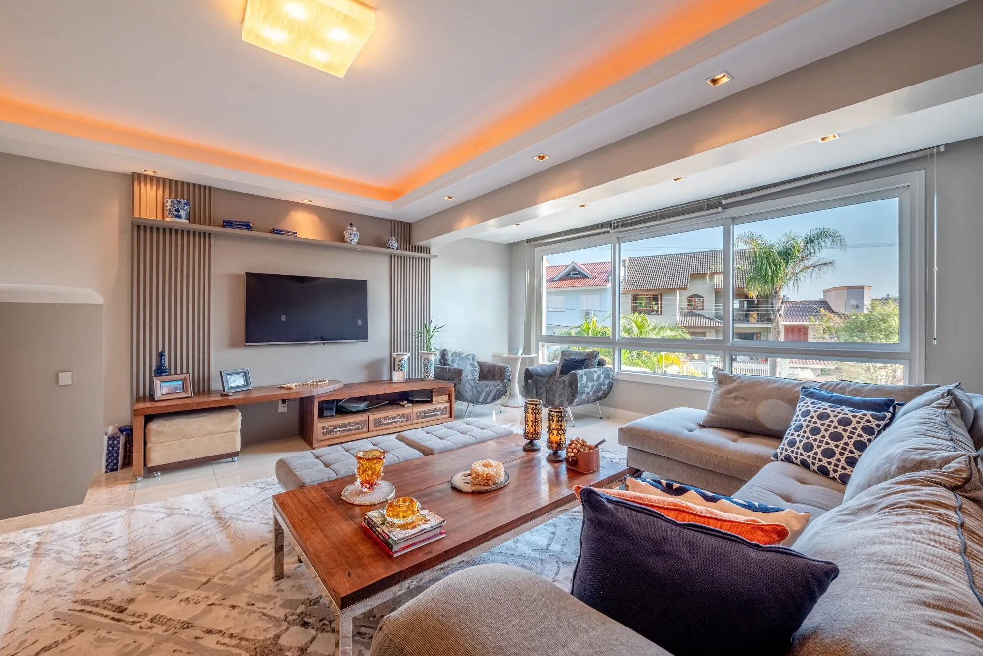Imagem Casa com 357m² e 4 dormitórios, 3 suítes, 3 vagas