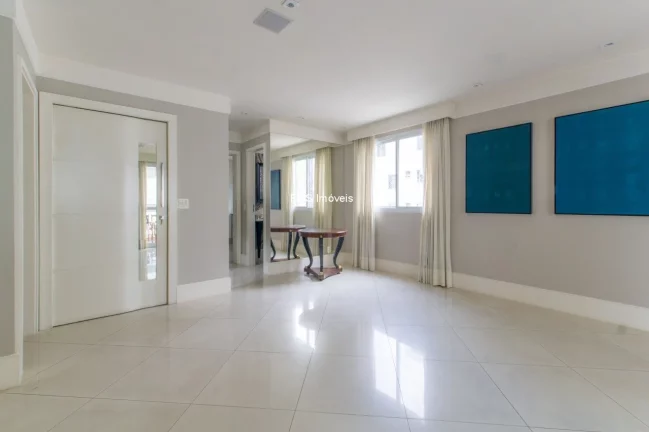 Imagem Apartamento à venda em Moema, com 3 suítes, 2 salas, 5 banheiros, 3 vagas de garagem, 124m².