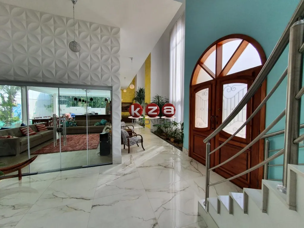 Imagem Casa de luxo no Condomínio Portal do Lago: 4 suítes, 3 salas, 7 banheiros, 2 vagas, 541m² em Valinhos-SP. Venda ou locação.