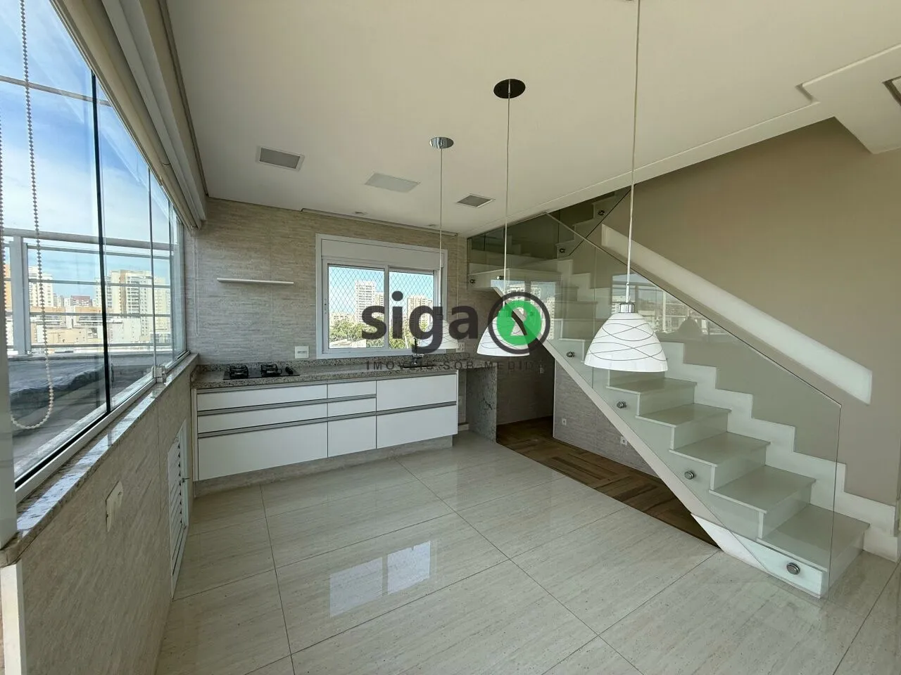 Imagem Cobertura para venda ou locação com 3 suites, 3 vagas, 250m2, na Vila Andrade.