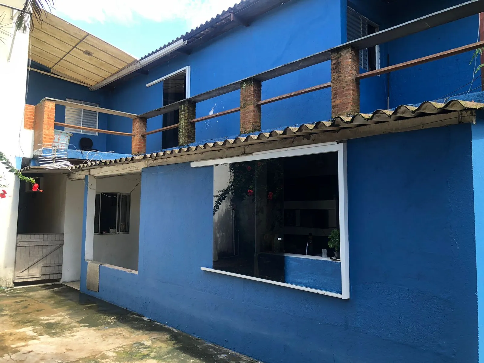 Imagem "Versatilidade e Conforto: Casa com Comércio em Peruíbe, SP"