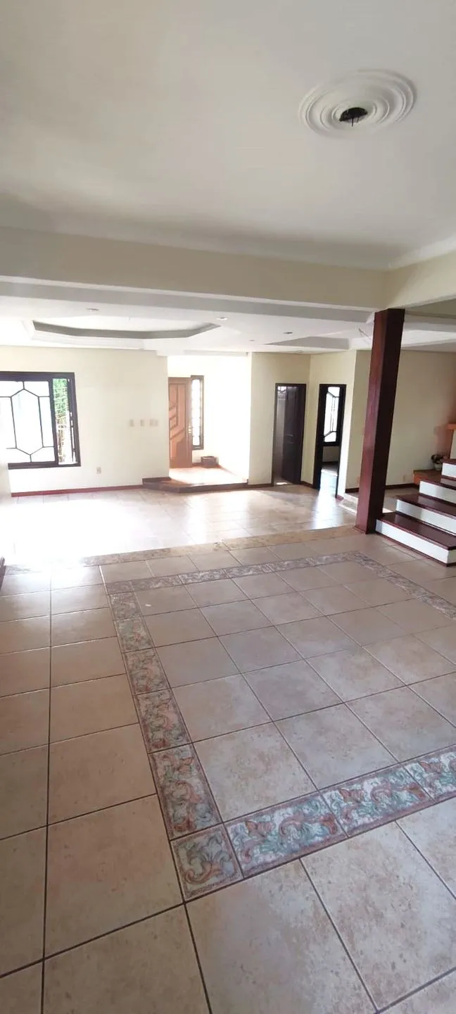 Imagem Triplex à venda em Porto Alegre, Jardim Itu-Sabará, com 5 quartos, 338.77m2