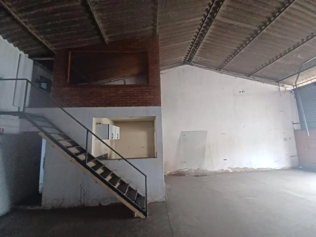 Imagem Galpão/Depósito/Armazém para aluguel 800 m2 Jardim São Lourenzo - Sorocaba - SP