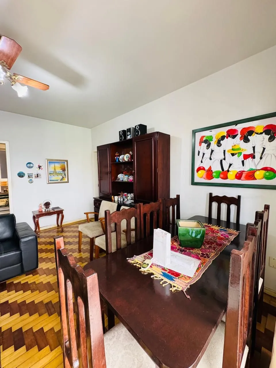 Imagem Apartamento Semimobiliado com 3 Dormitórios, 1 Suíte e Elevador
