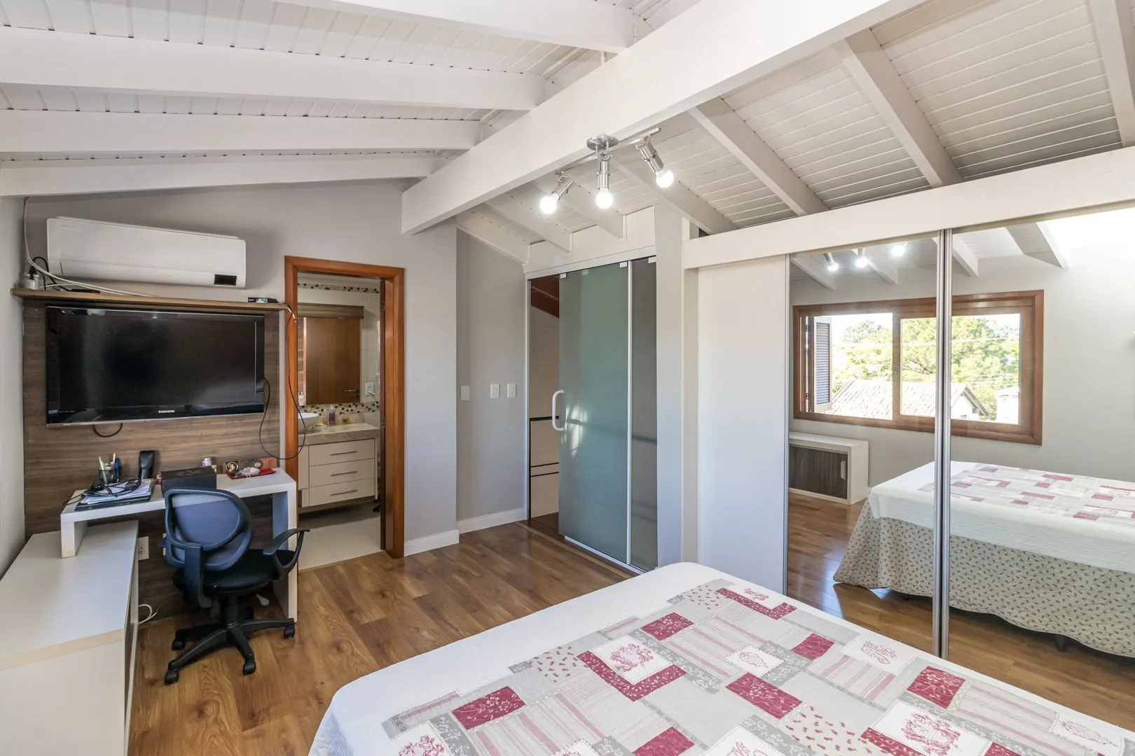 Imagem Casa com 3 Quartos à venda, 141m² - Hípica