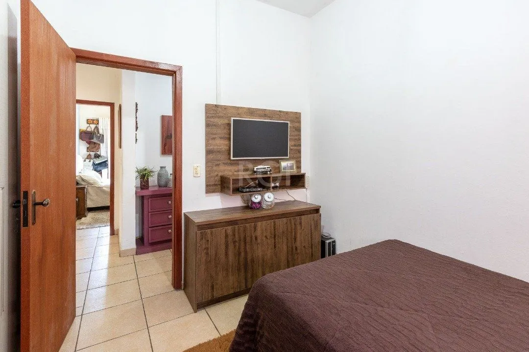 Imagem Casa para Venda - 250m², 3 dormitórios, sendo 1 suites, 3 vagas - Tristeza