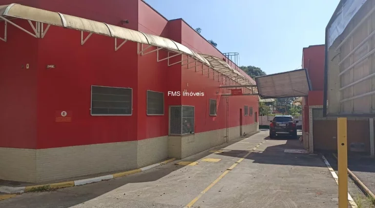 Imagem Imóvel comercial em Interlagos: 47 vagas de garagem e 562,18m² de área disponíveis para locação em SP.