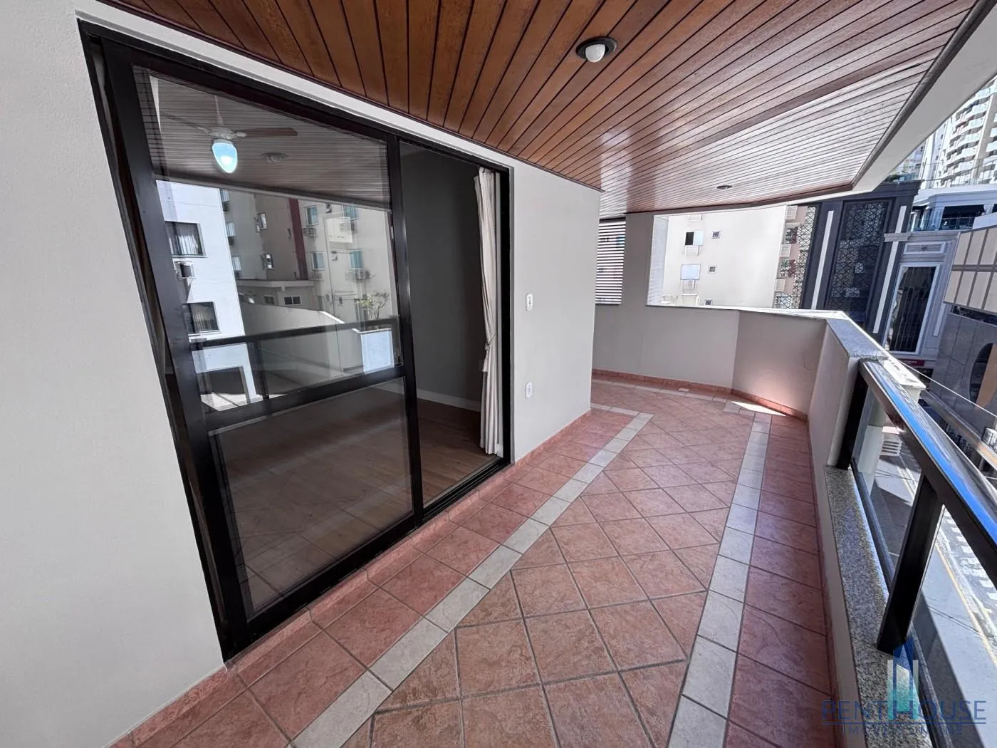 Imagem Apartamento Quadra Mar para Venda em Balneário Camboriú, CENTRO, 3 dormitórios, 2 suítes, 3 banheiros, 1 vaga