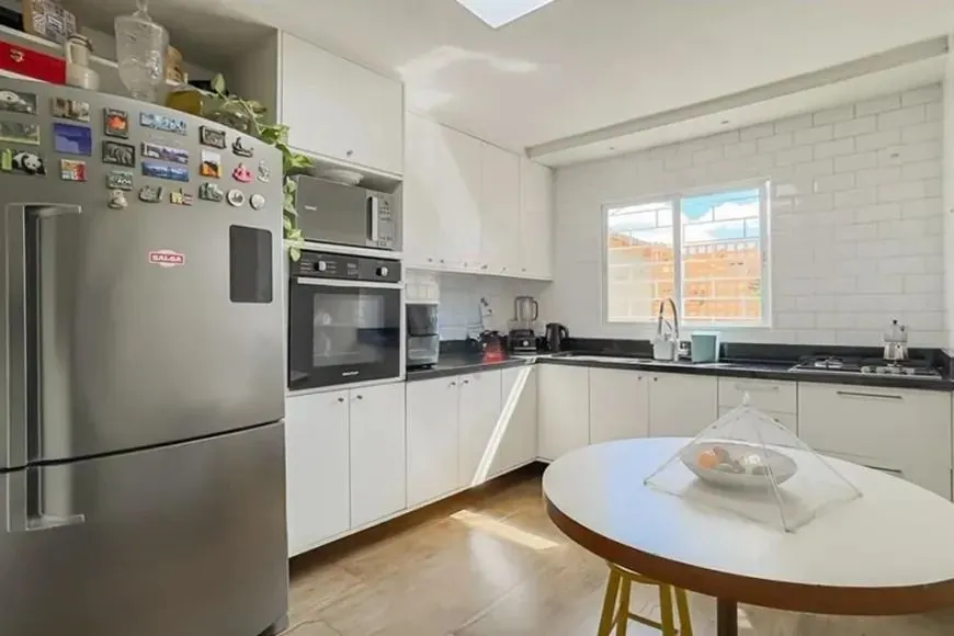 Imagem Casa térrea com 4 dormitórios, suíte e 2 vagas.
