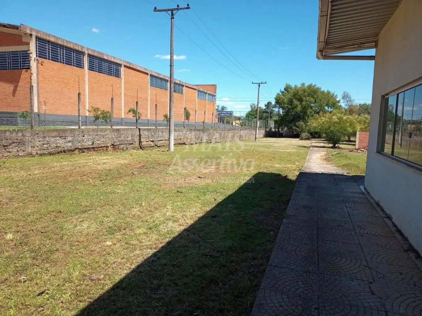 Imagem Complexo Industrial para venda na Av. Parobé com 8 prédios comercias