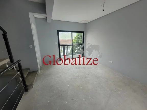 Imagem TRIPLEX COM 02 DORMITÍRIOS SENDO 02 SUÍTES, R$750.000,00, DENTRO DE UM VILLAGIO BEM FAMILIAR, ÓTIMA LOCALIZAÇÃO, AMPLA SALA E POSSUI UM SOLÁRIO