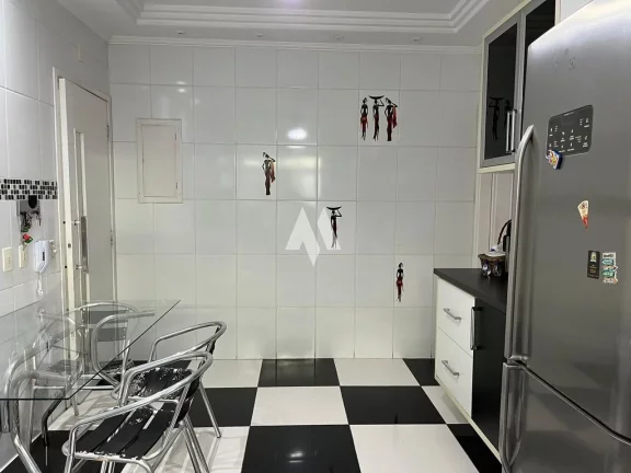 Imagem Casa sobreposta baixa vendida com porteira fechada, com piscina e churrasqueira