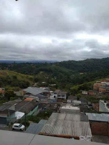 Imagem VENDA DE CASA NO MIRANTE, EM ARUJÁ/SP, 125m² com 02 casas, 03 dormitórios, sala, cozinha americana e área de lazer com churrasqueira. CONSULTE-NOS.