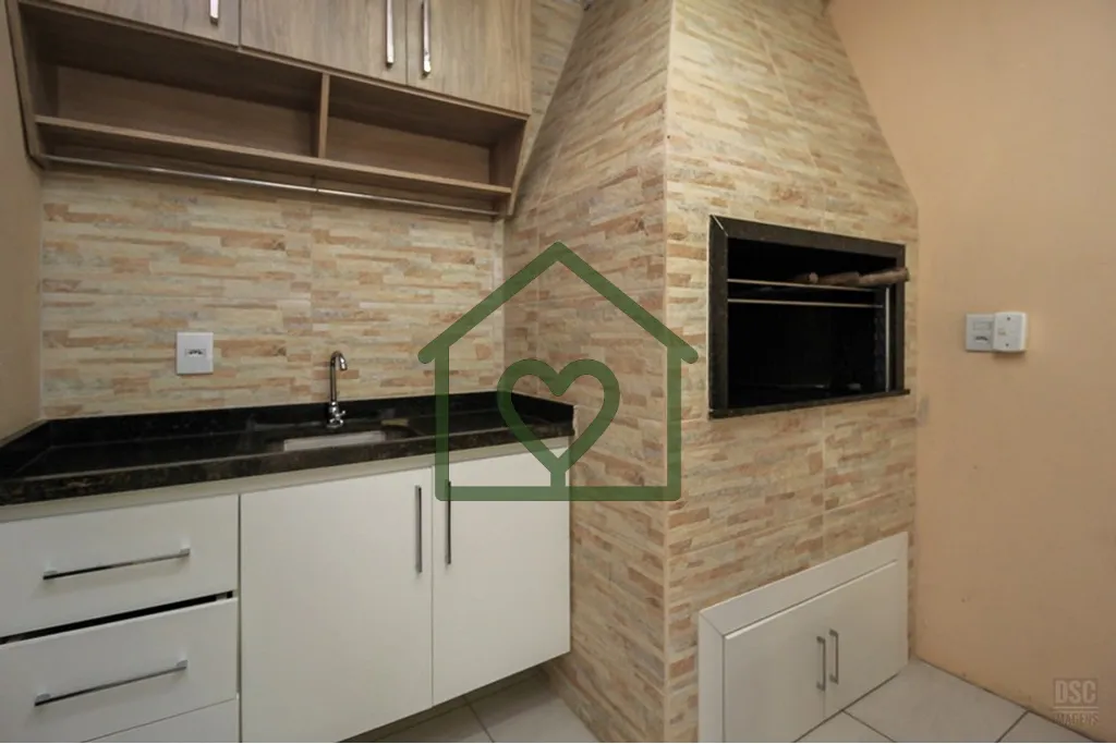 Imagem Excelente Oportunidade de sobrado com frente leste e fundos oeste, piso de porcelanato, escadas reve...