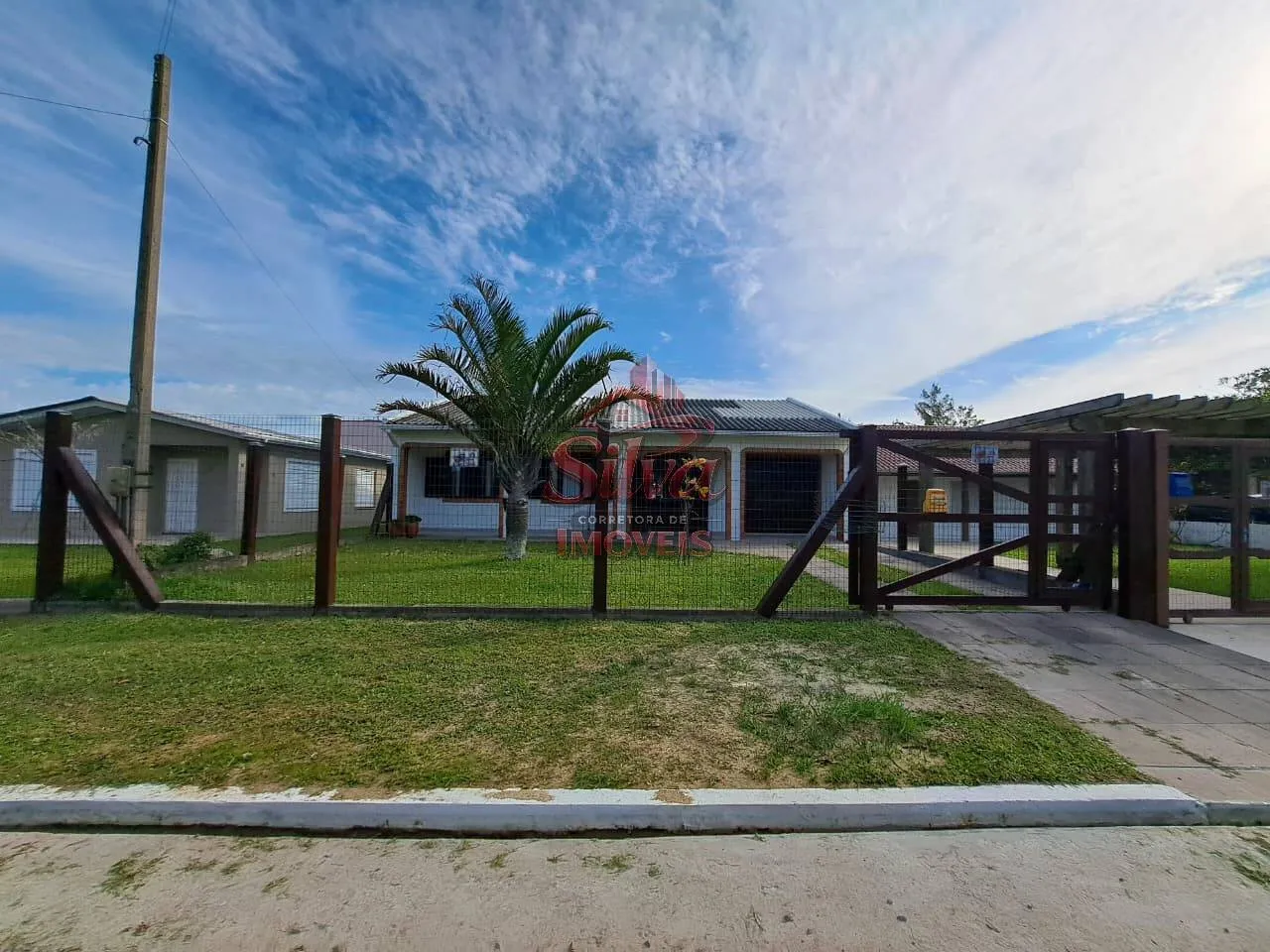 Imagem C143 | Casa 3 dormitórios com churrasqueira a 300m do mar