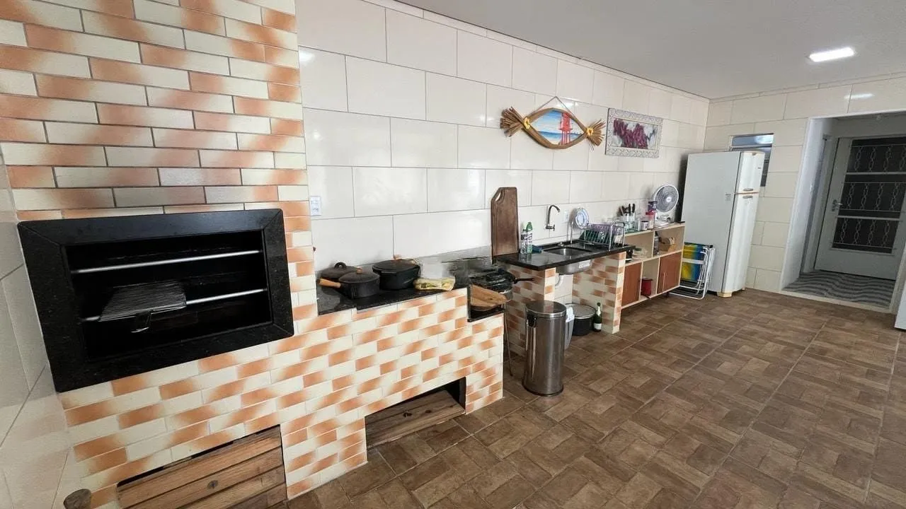 Imagem Casa de 4 dormitórios no bairro Santo Antônio, Porto Alegre
