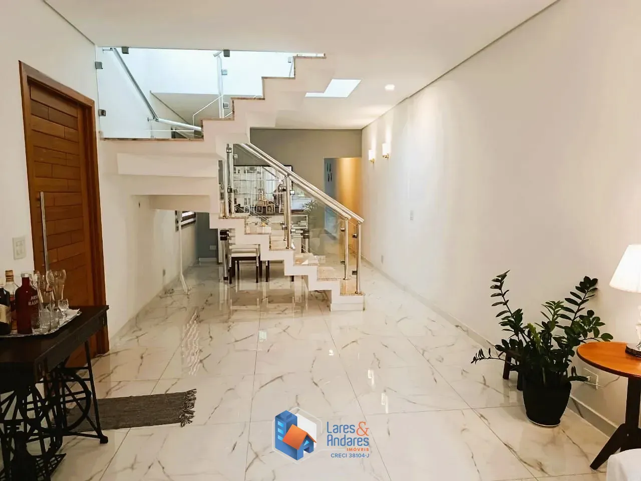 Imagem SOBRADO IMPECÁVEL À VENDA COM 250 M², 3 DORMS (1 SUÍTE), COZINHA INTEGRADA COM ÁREA GOURMET, MÓVEIS PLANEJADOS E 2 VGS - VILA PRUDENTE, SÃO PAULO, SP.