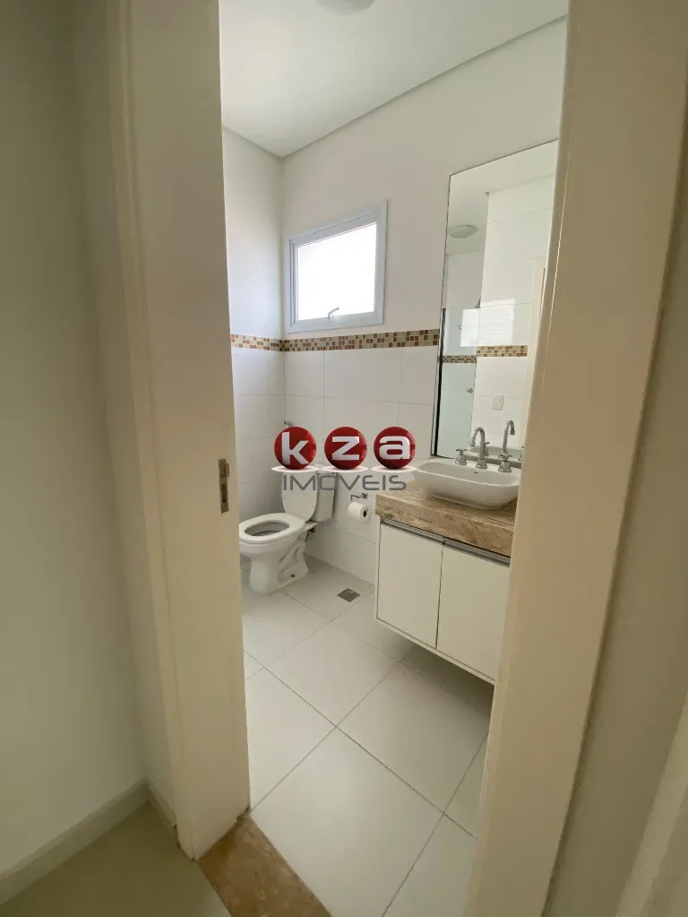 Imagem Lindo imóvel à venda em Valinhos-SP: Casa com 3 quartos, 3 suítes, 2 salas, 5 banheiros, 4 vagas de garagem e 259,29m² de área.