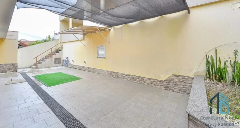 Imagem Casa com edícula a venda, 04 quartos sendo 02 suítes, no Bairro Guabirotuba em Curitiba PR