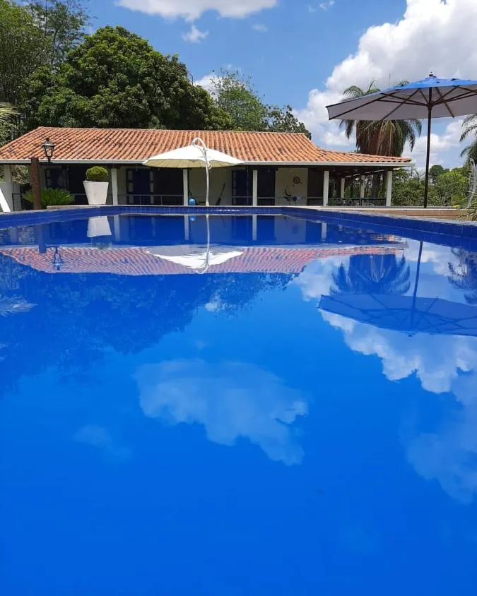 Imagem Vende-se um lindíssimo sítio localizado em Esmeraldas, MG . com 6 hectares (60.000 m²)