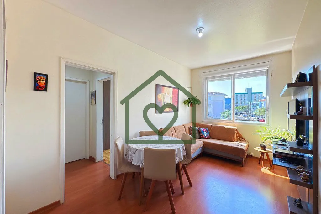 Imagem Este apartamento de 55m² privativos, totalmente reformado, é ideal para quem busca conforto, funci...