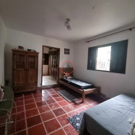 Imagem CASA GRANDE , COM TODOS COMODOS BEM ESPAÇOSOS , MAIS 2 CASAS NO MESMO TERRENO COM ENTRADAS INDIVIDUAIS.