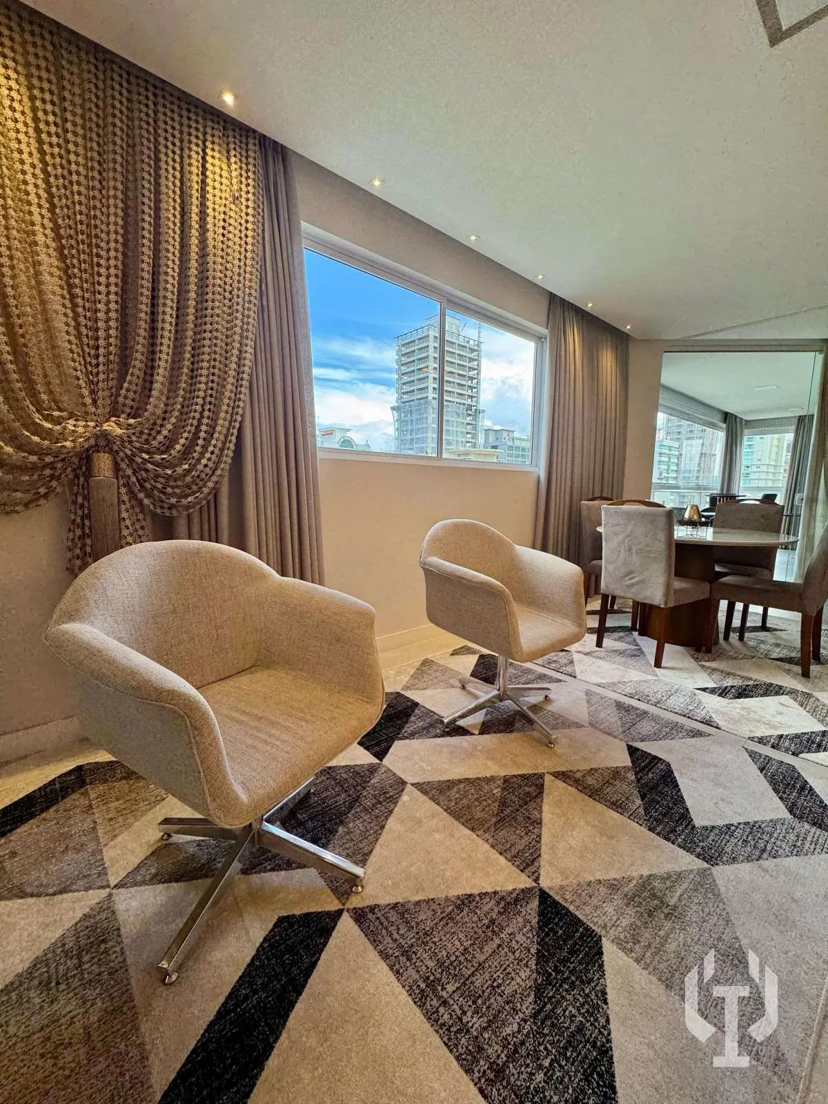 Imagem Apartamento para alugar, no Rua 234, em Itapema, Meia Praia, com 4 quartos, 198m2