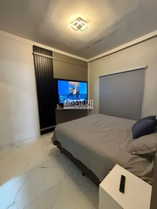 Imagem Casa à venda no Parque das Laranjeiras II em Uberaba - 3 suítes, piscina, varanda gourmet