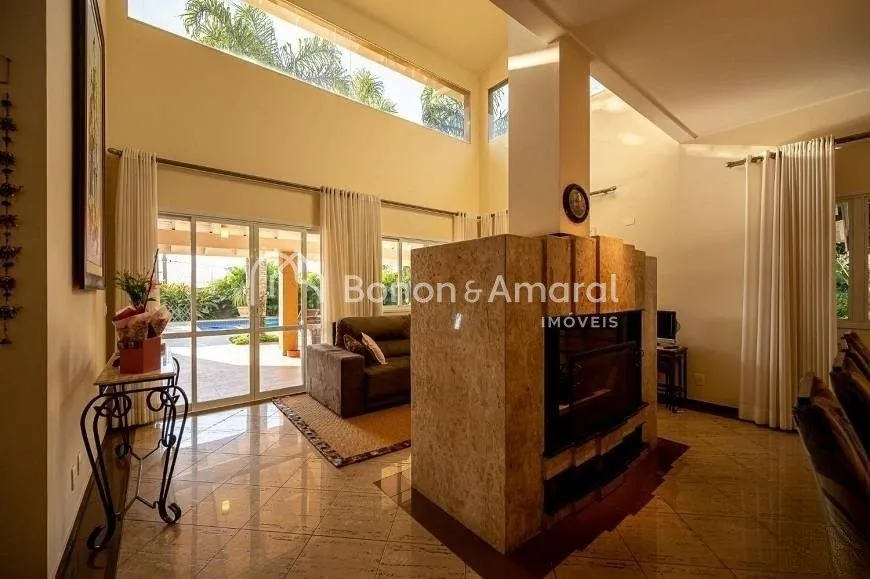 Imagem Casa de condomínio com 550 m² e 4 dormitórios