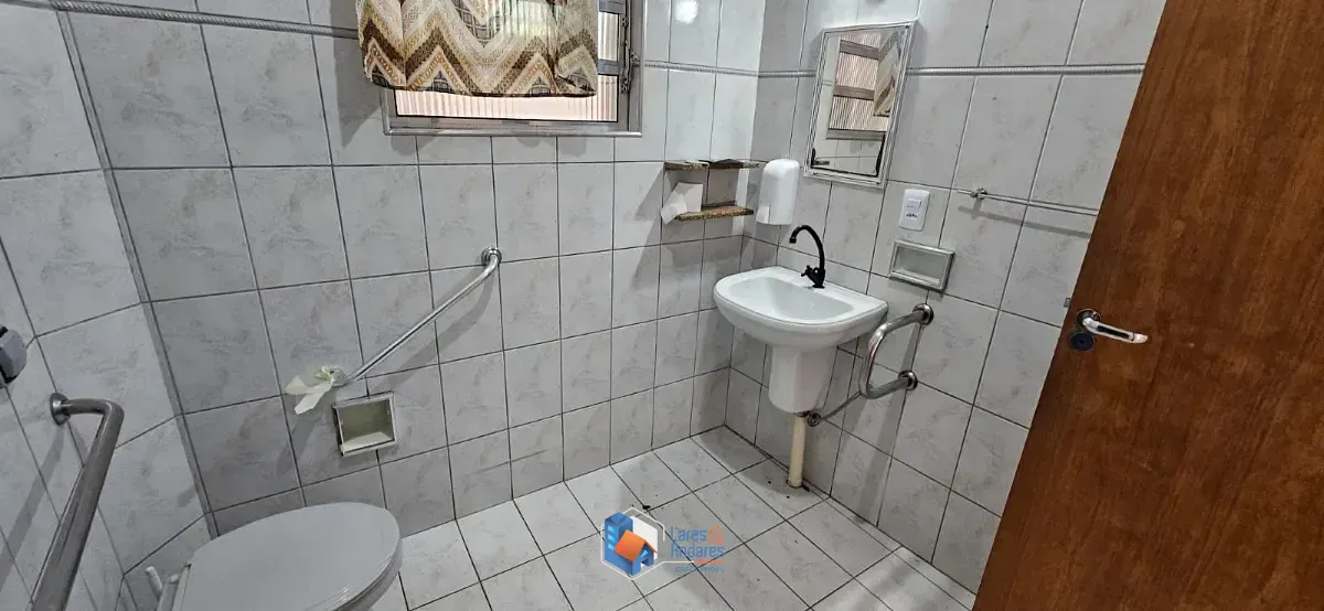 Imagem Sobrado para venda em Jardim Regis com 5 quartos, sendo 1 suíte, 218m²
