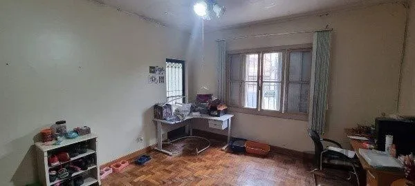 Imagem Vende-se ampla casa 6 quartos, 2 suítes, 5 vagas de garagem, churrasqueira e duas entradas individuais - 360m² - Chácara das Pedras