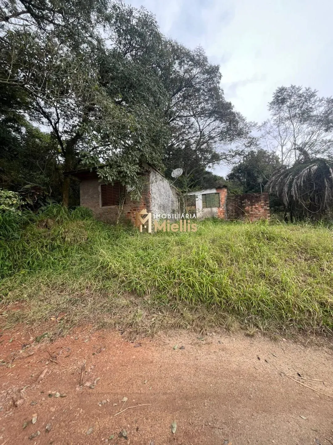 Imagem Terreno a venda com 1.724,42m² próximo ao Colégio Calábria na Vila Nova