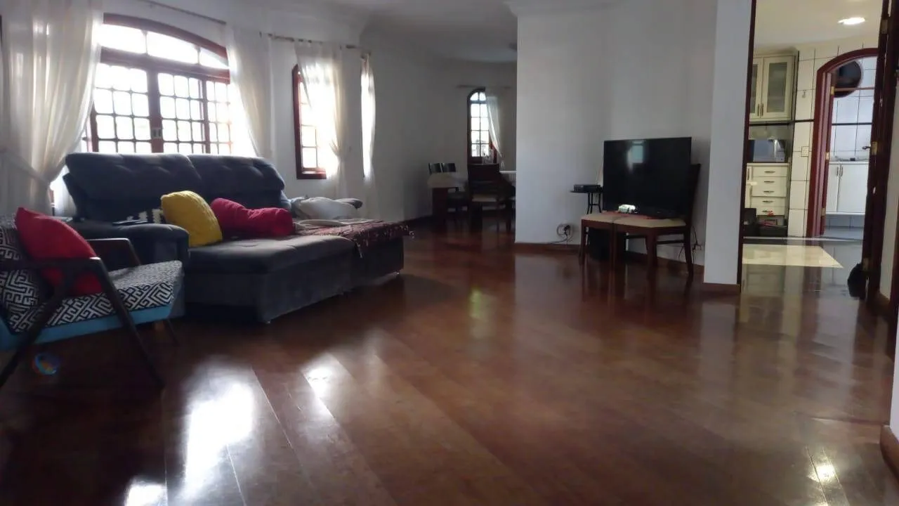Imagem Casa Sobrado de 320m² Localizada no Condomínio Morada dos Pinheiros!