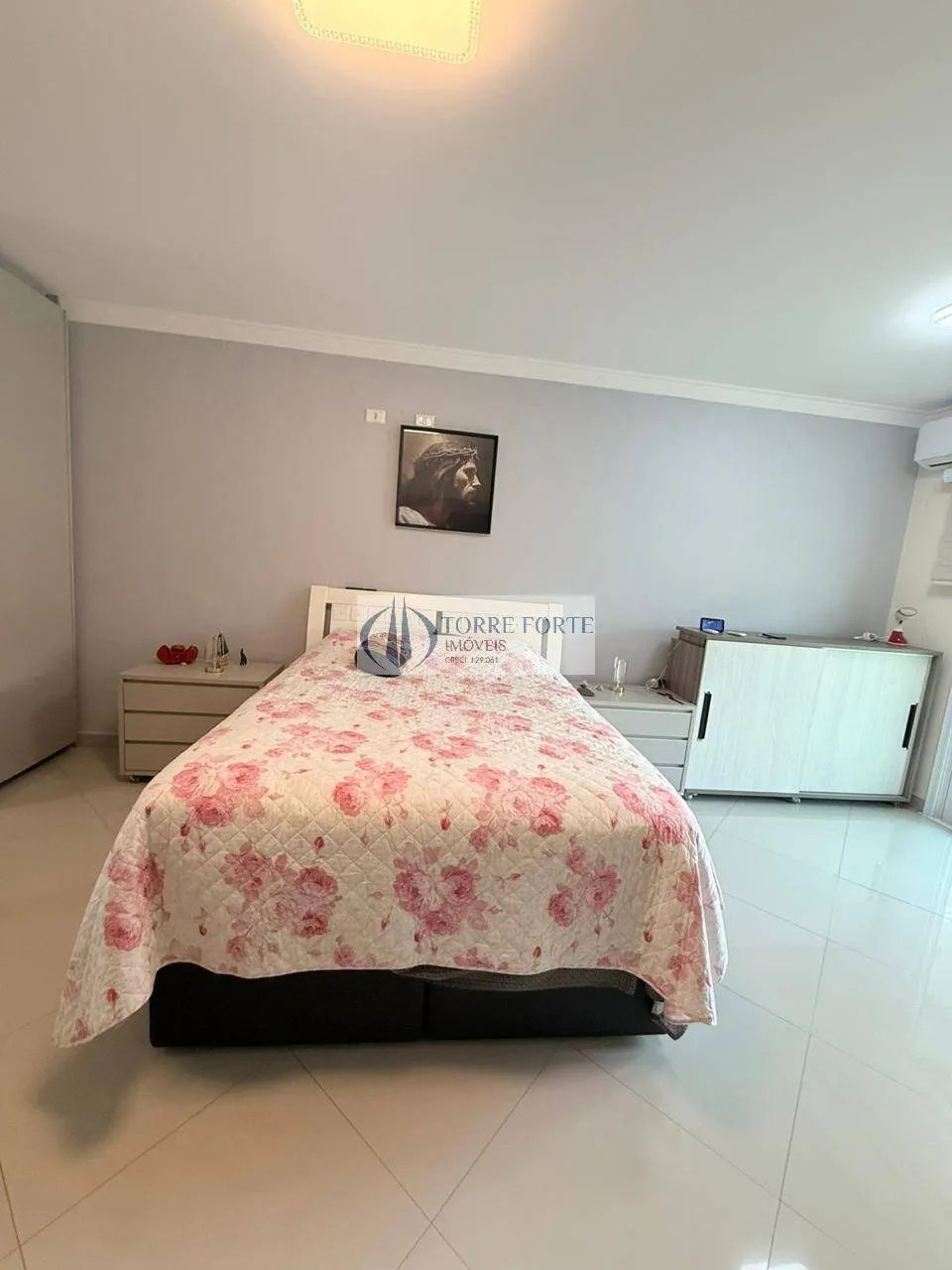 Imagem Linda casa com 4 dormitorios 4 suites 2 vagas na Penha.