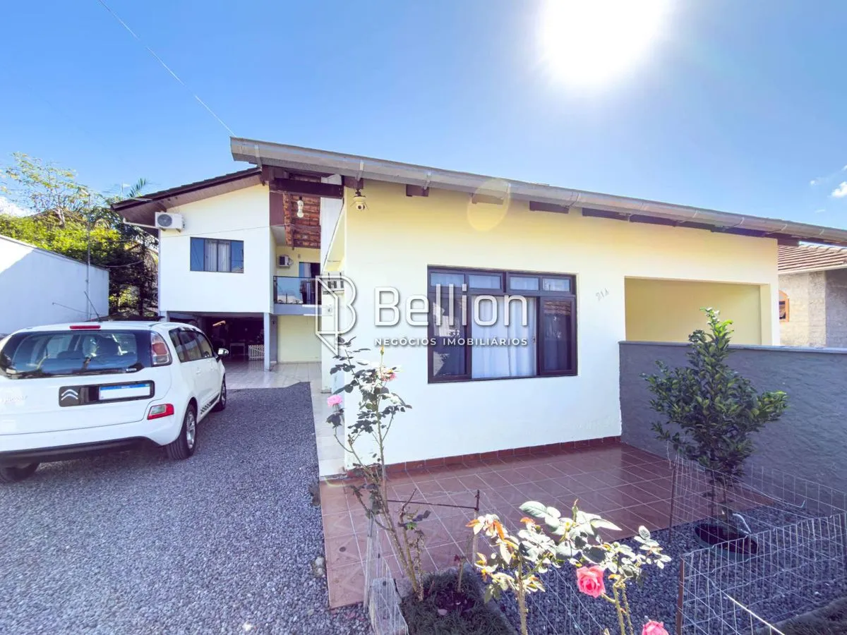 Imagem Duas casas em um único terreno: uma excelente oportunidade para morar, investir ou gerar renda!