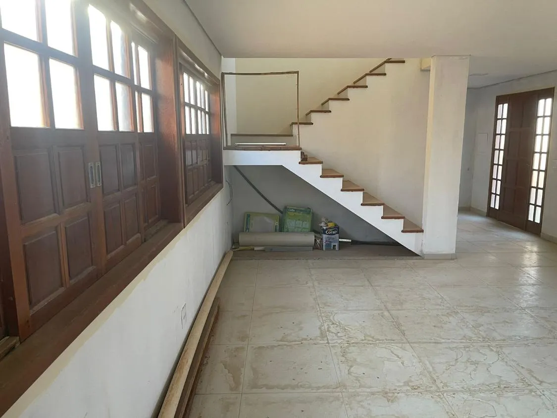 Imagem Vendo uma excelente casa em Crucilândia/MG ( valor 500.000,00 )