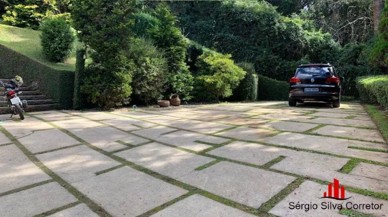 Imagem Casa com 5 dormitórios à Venda em Condomínio Fechado por R$ 6.500,00 m².