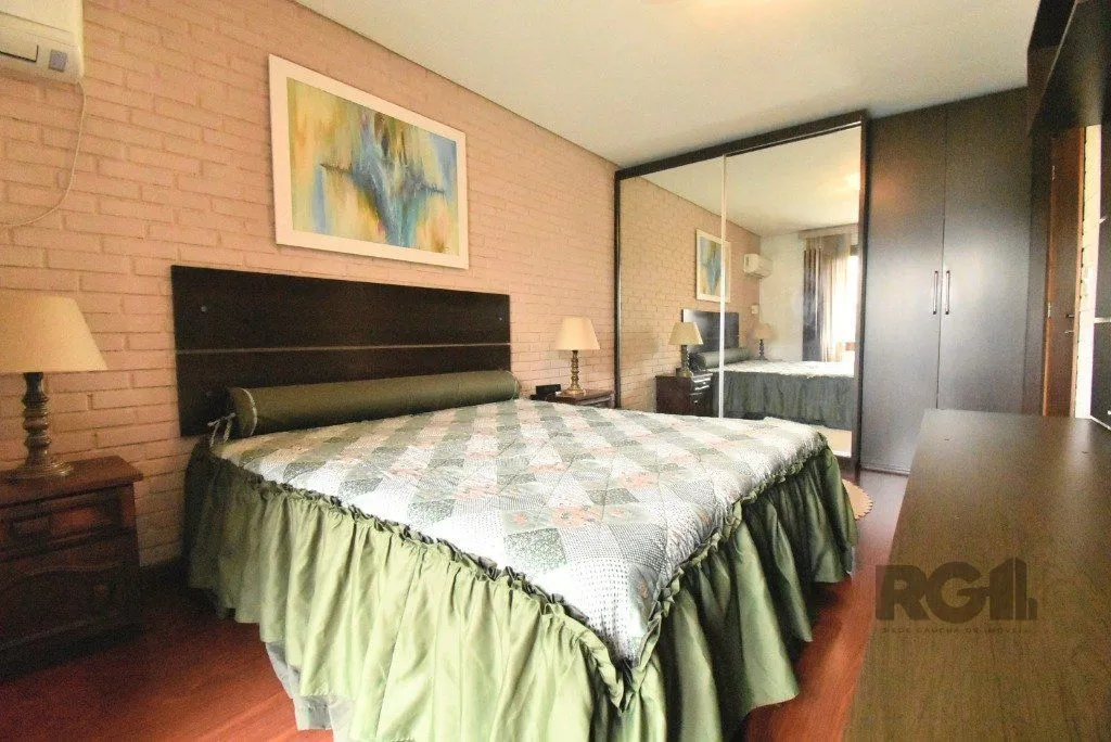 Imagem CASA - 5 dorms. - 3 vagas - 290 m² - MENINO DEUS