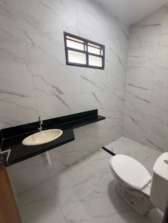 Imagem Casa com 270m² nos Bancários, 3 quartos, piscina e 2 vagas. Localização estratégica no Jardim Cidade Universitária.