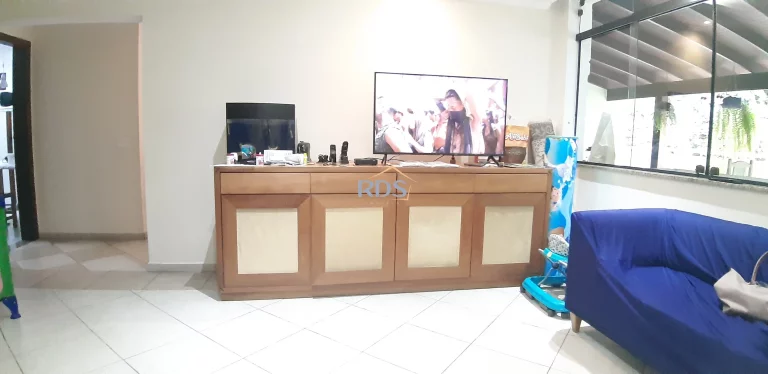 Imagem Vende Casa de 270m² com 4 dormitórios no Parque Assunção