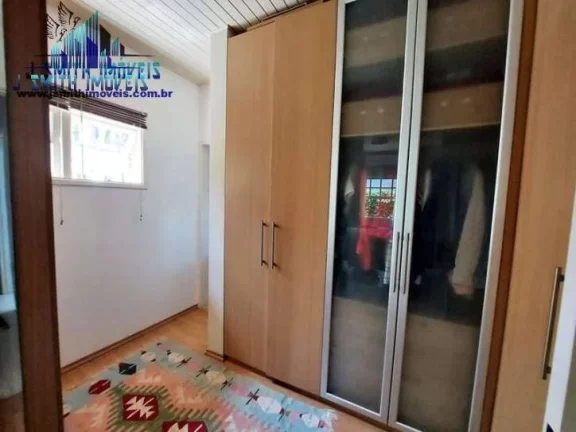 Imagem Casa com privacidade cercada de Ã¡reas verdes preservadas do prÃ³prio condomÃ­nio.
- O condomÃ­nio Ã...