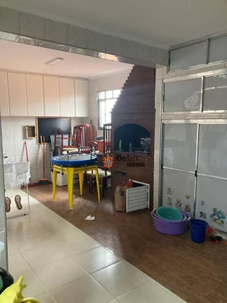 Imagem Sobrado com 4 dormitórios à venda, 320 m² por R$ 690.000,00 - São João Clímaco - São Paulo/SP