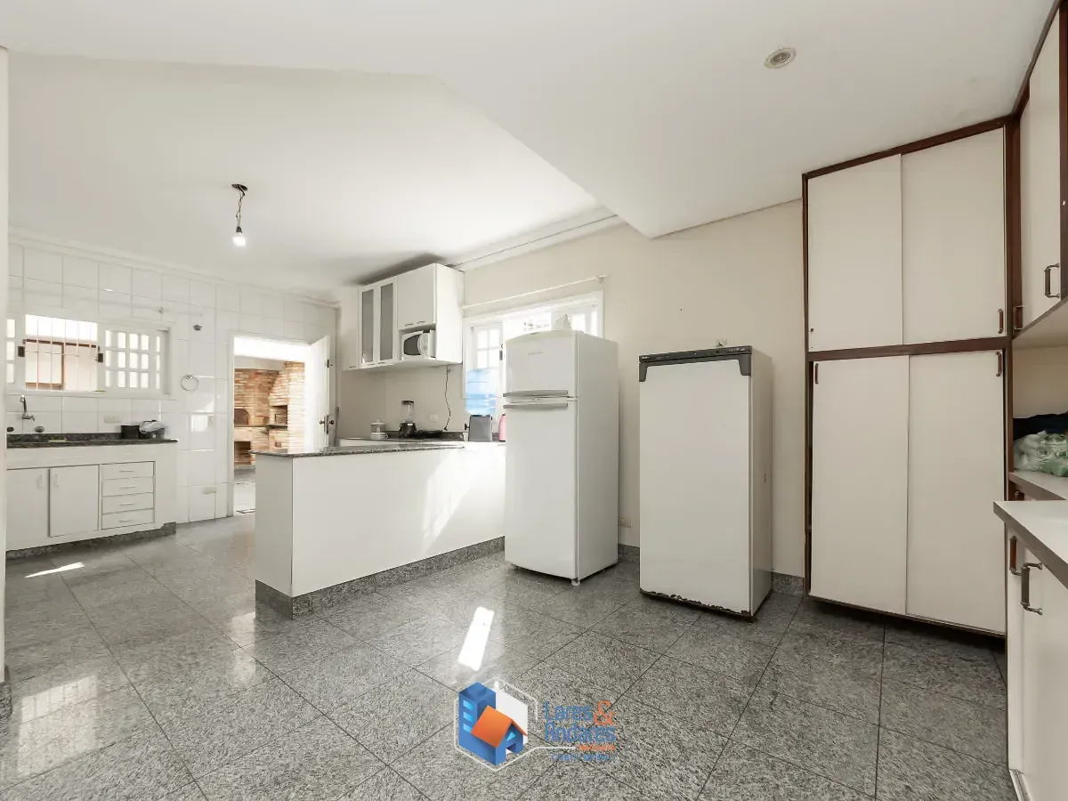 Imagem Sobrado para venda em Vila Marari com 4 quartos, sendo 2 suítes, 382m²