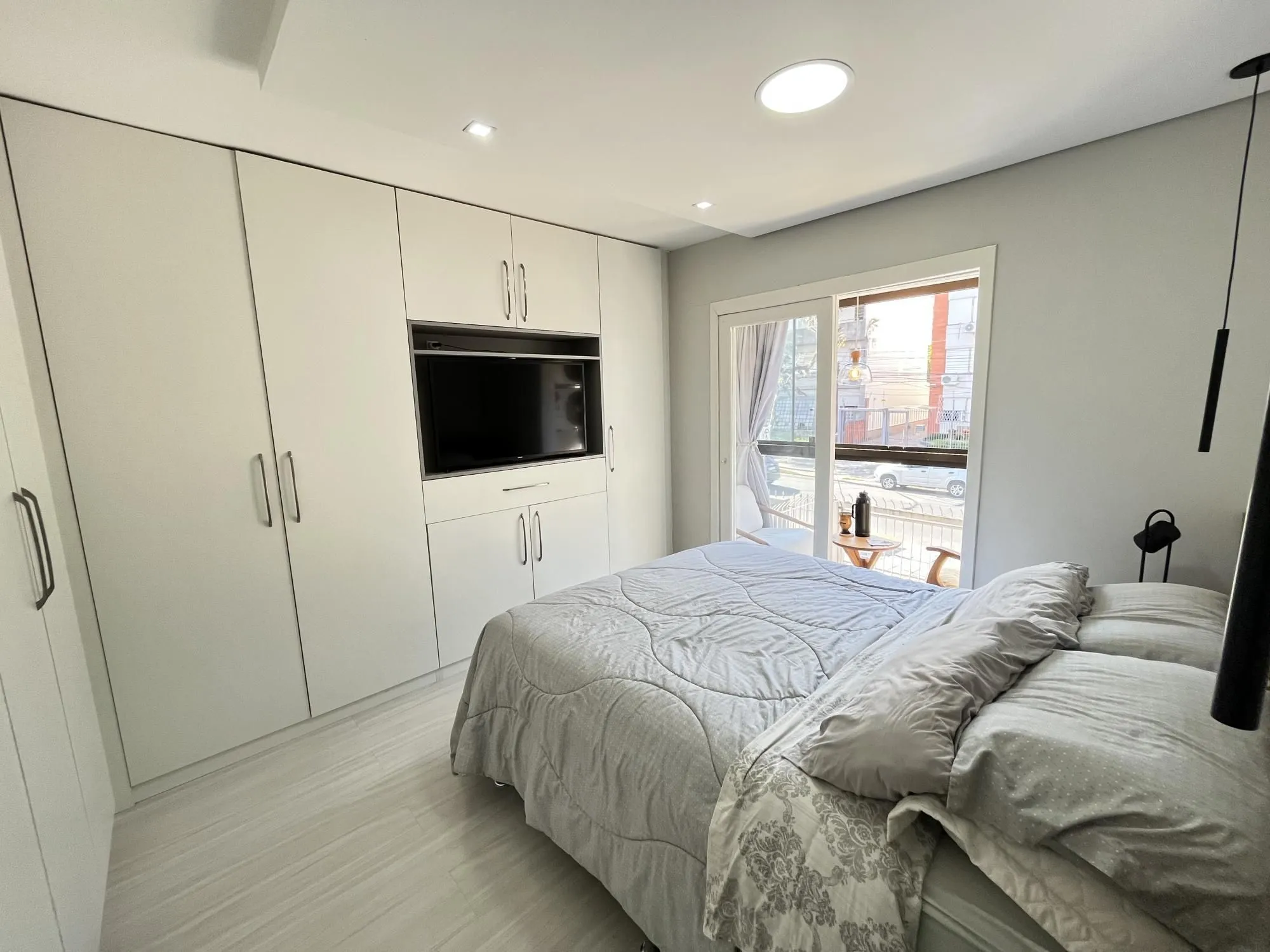 Imagem Apartamento de 2 quartos, suíte e 2 vagas de garagem no bairro Petrópolis em POA