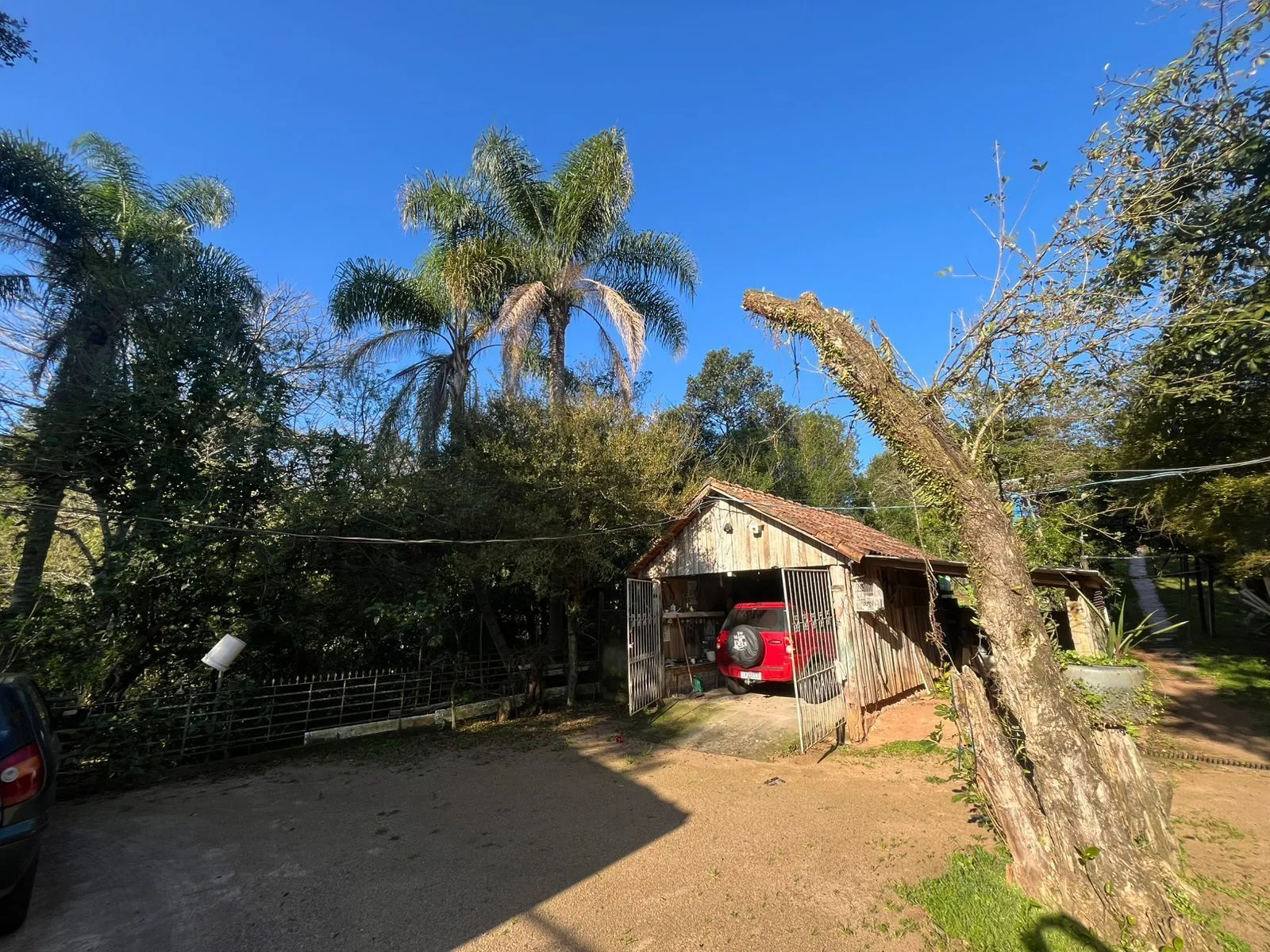 Imagem Terreno Amplo com 3 Casas - Vila Nova, Porto Alegre